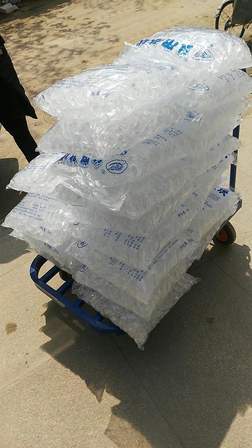 首页 产品中心 冰块 > 武汉工业冰块价格 保温冰块 大量供应  冰是一